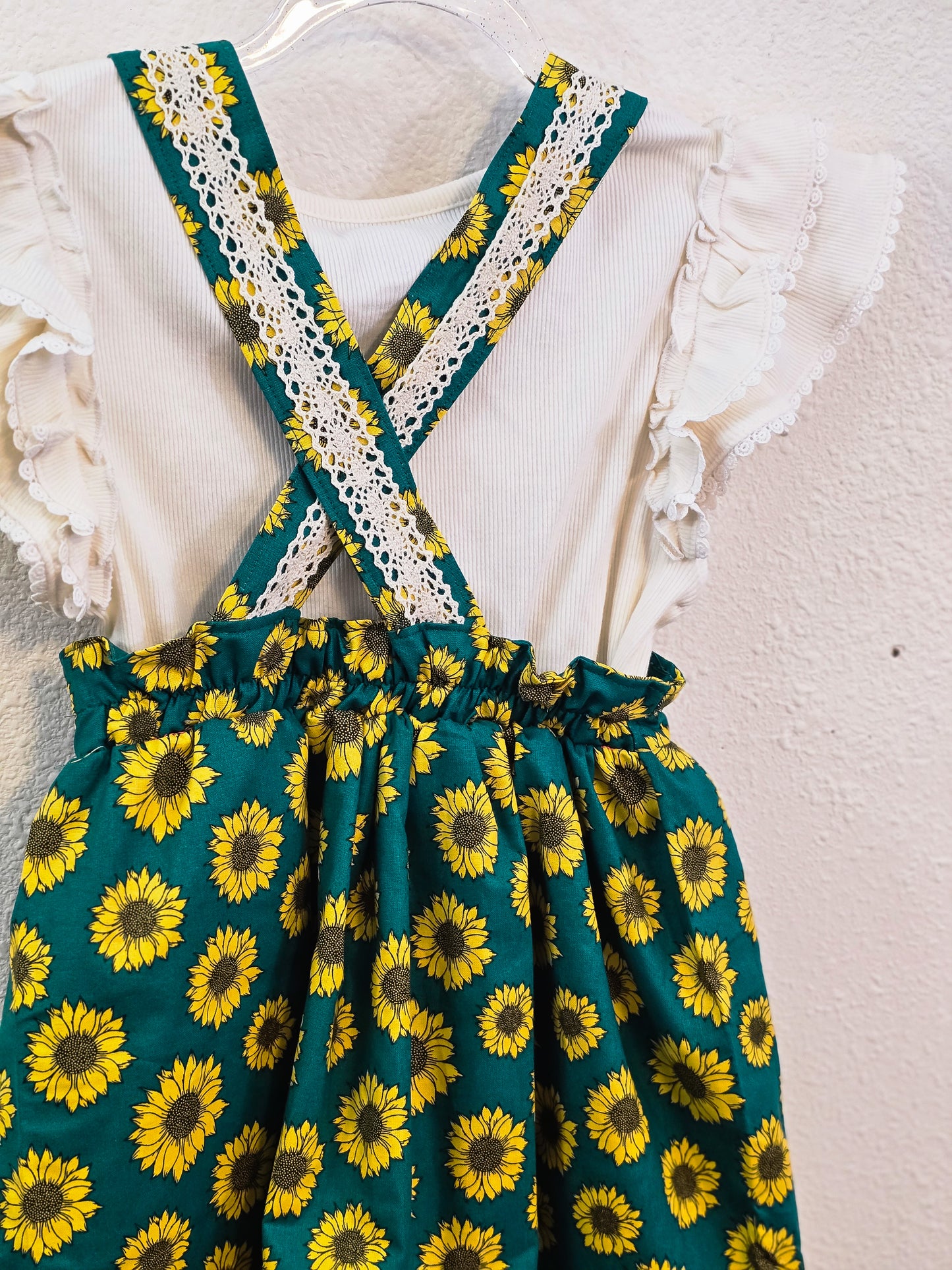 Size 4/5 Sunflower pinafore dress